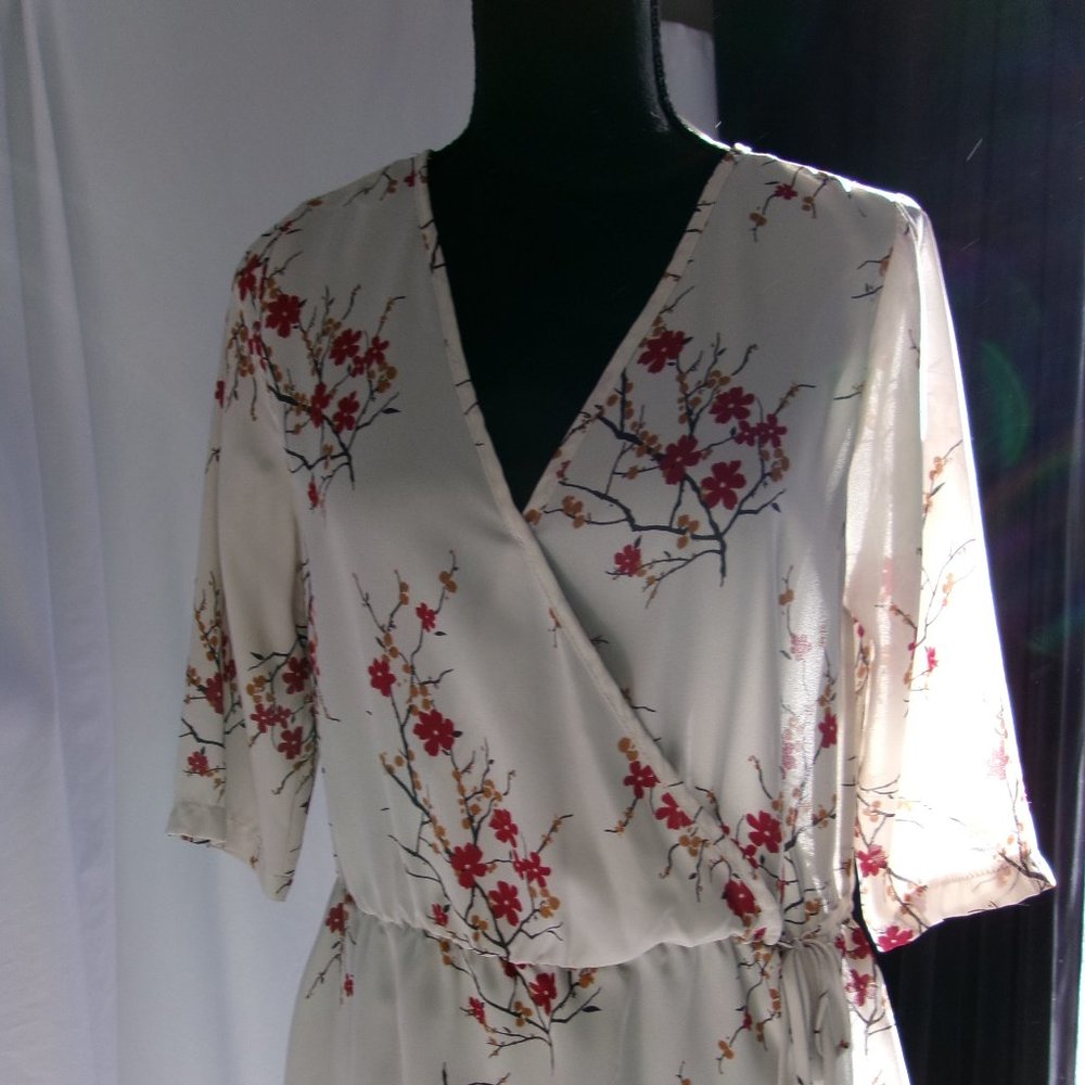 Sienna Sky white with flower pattern blouse size medium